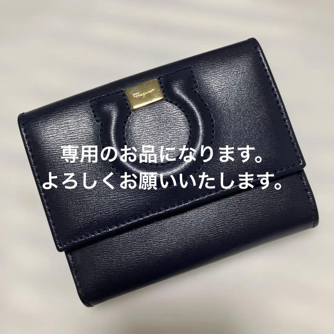 未使用に近いフェラガモ二つ折り財布