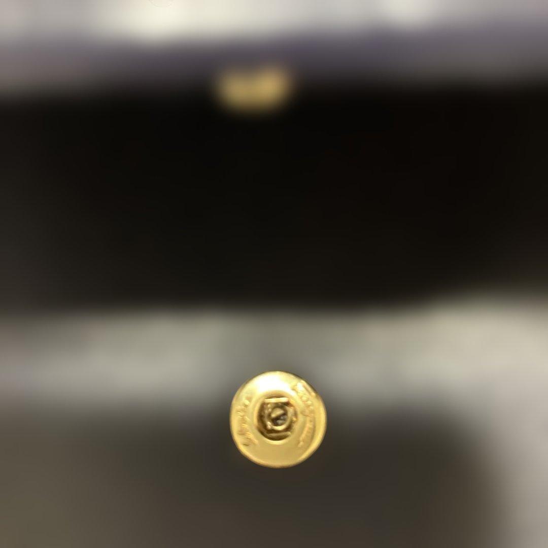 未使用に近いフェラガモ二つ折り財布