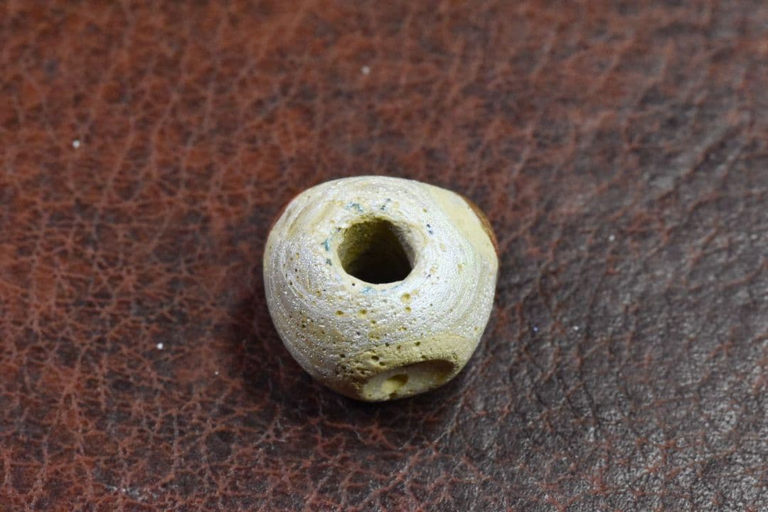 紀元前後 銀化ローマングラスアイビーズ