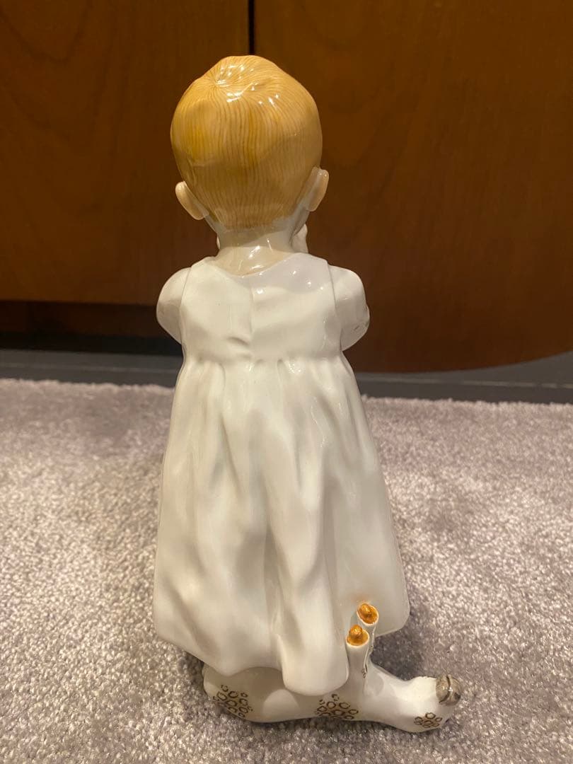 マイセン　ヘンチェル　子供　ミルクを飲む男の子　ブルーオニオン