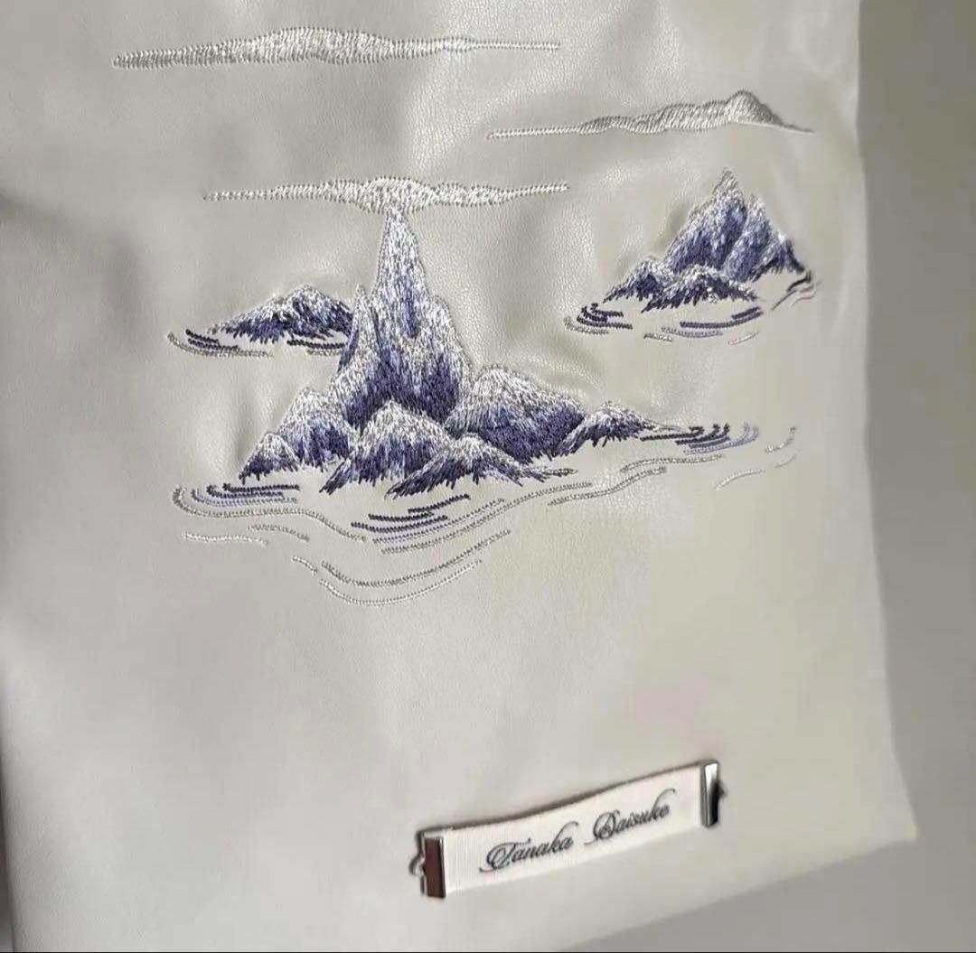 むぎ様　tanakadaisuke タナカダイスケ　刺繍レザーバッグ