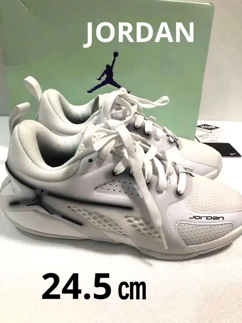 JORDAN バッシュ　24.5㎝　 白