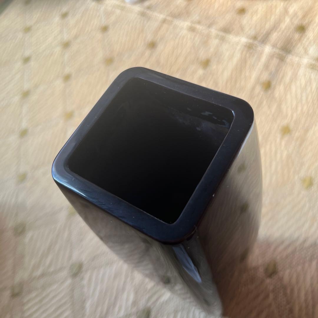 幾何学模様の黒い花器