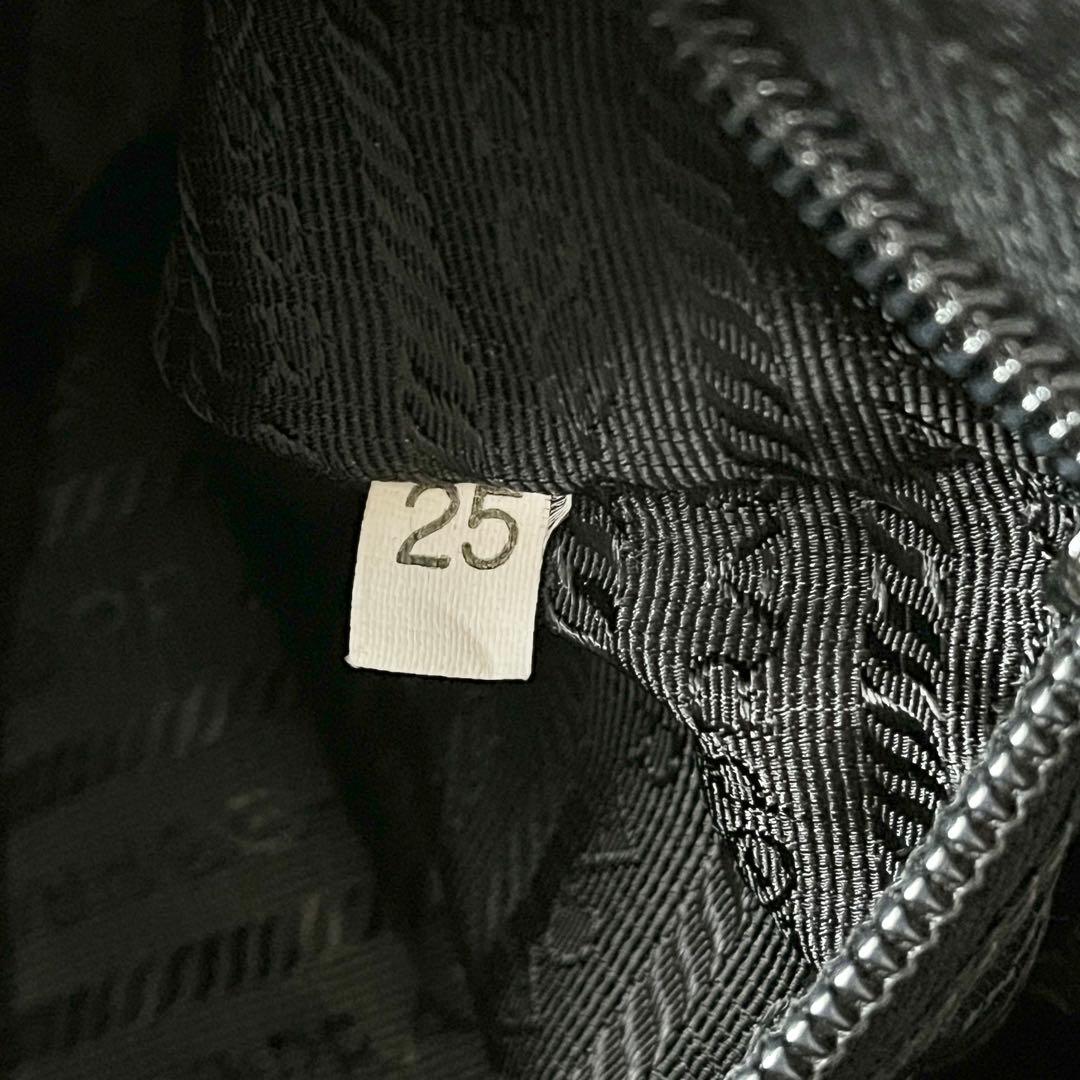 美品✨PRADAプラダ　バックパック　リュック　ナイロン　三角ロゴプレート　黒