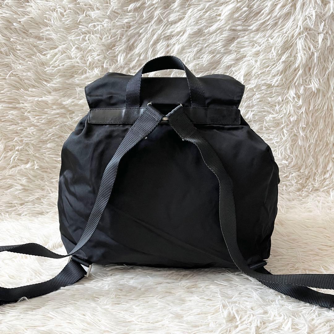 美品✨PRADAプラダ　バックパック　リュック　ナイロン　三角ロゴプレート　黒