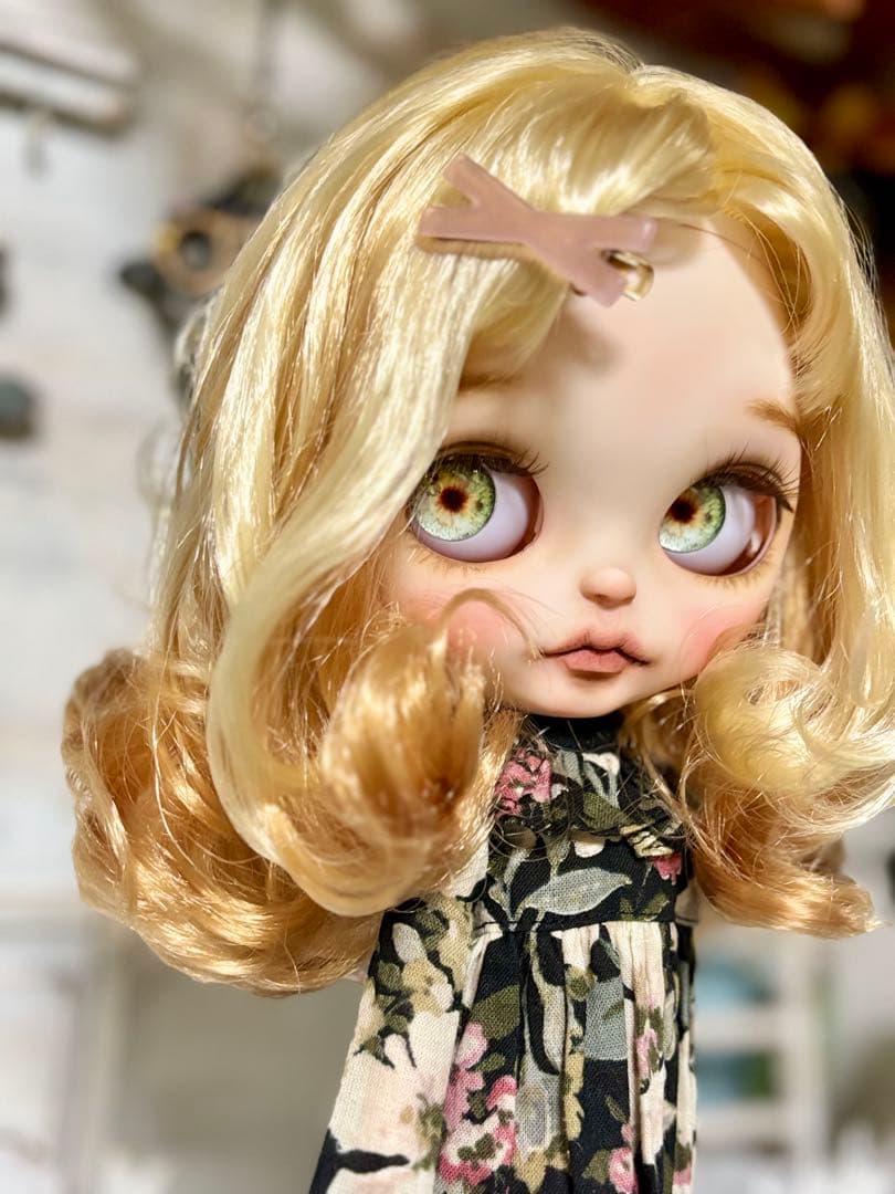 カスタムアイシードール　ネオサイズ　白肌　デフォルトヘア染色