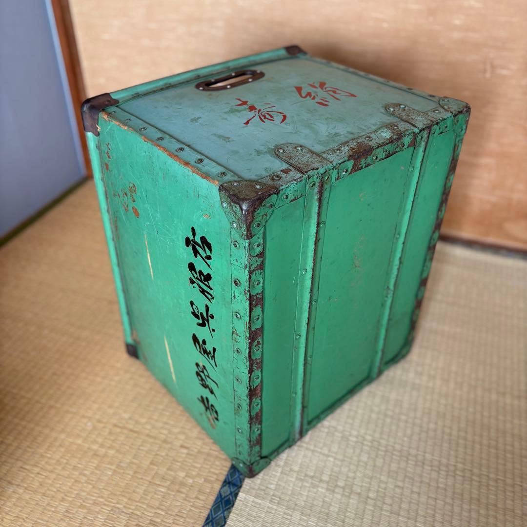 1960年代の日本硫化紙（スチールペーパー）製の呉服店用収納箱