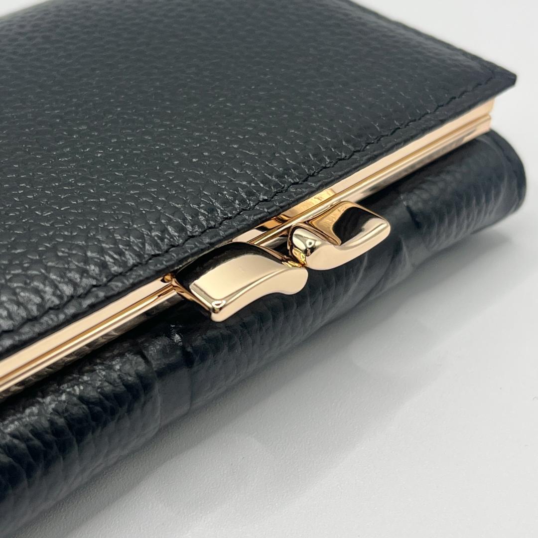 Vivienne Westwood がま口 黒 型押し おしゃれ 定番 折財布