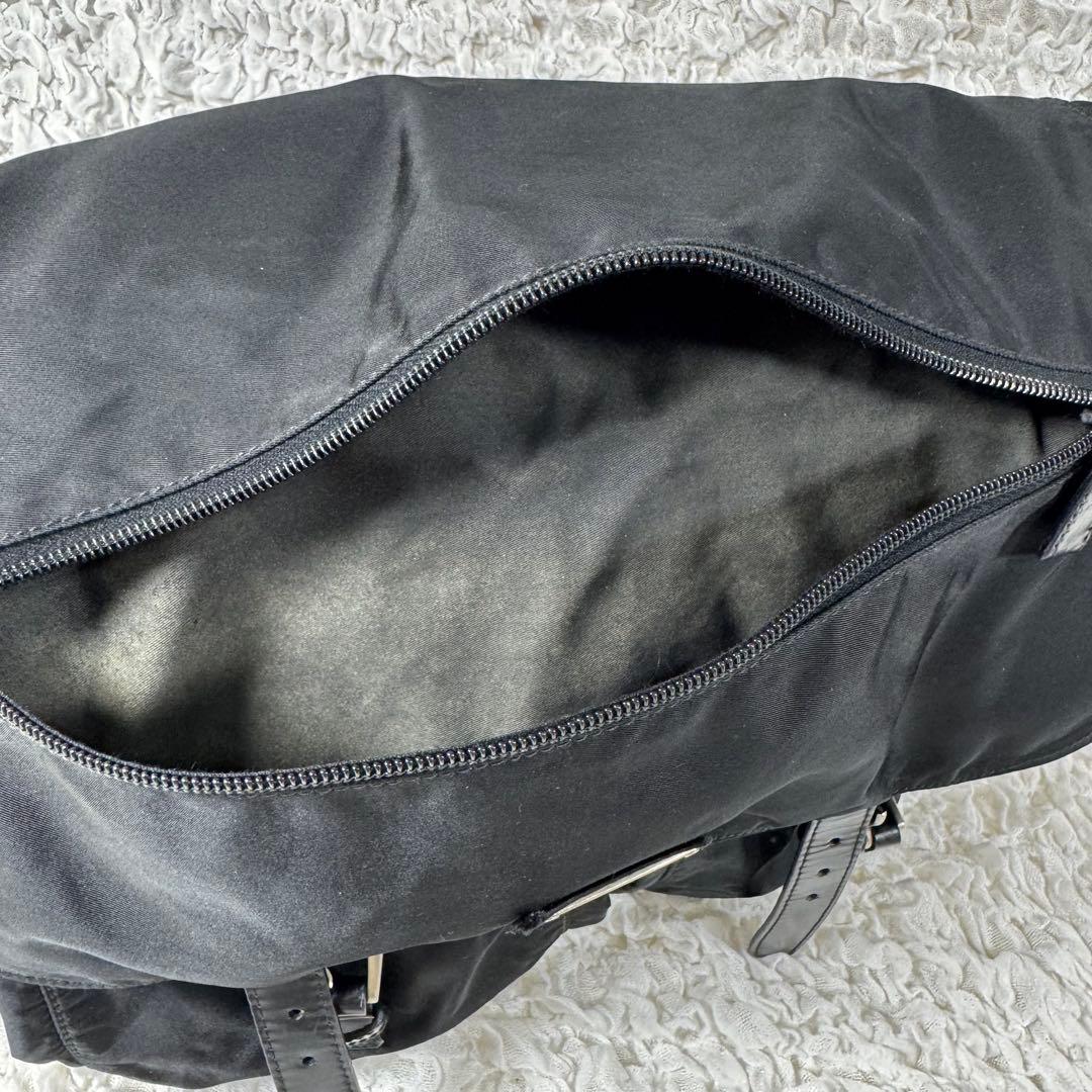 プラダ　テスートナイロン　ショルダーバッグ　メッセンジャー　ブラック　黒