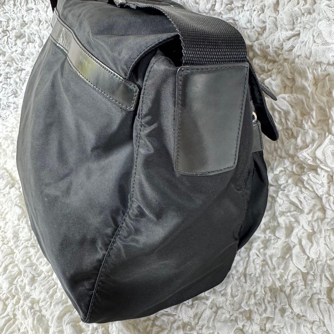プラダ　テスートナイロン　ショルダーバッグ　メッセンジャー　ブラック　黒