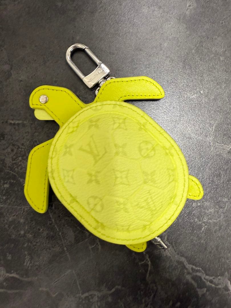 LV ルイヴィトン チャーム　亀