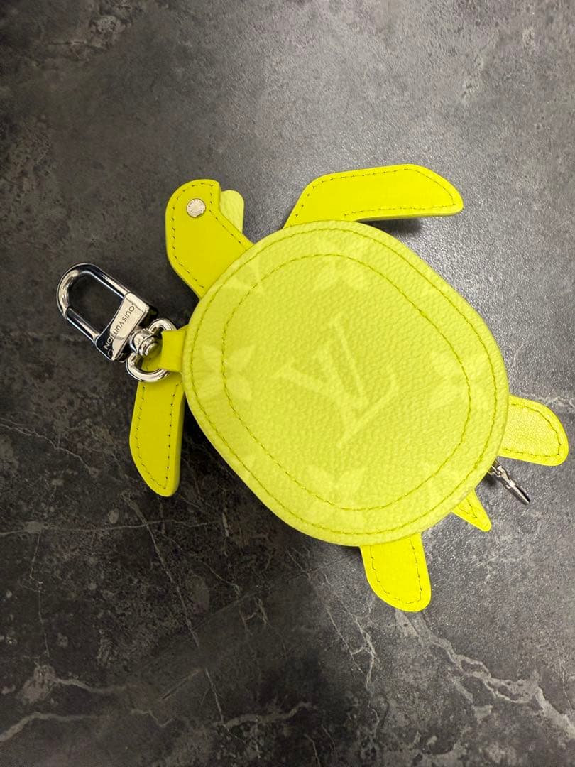 LV ルイヴィトン チャーム　亀