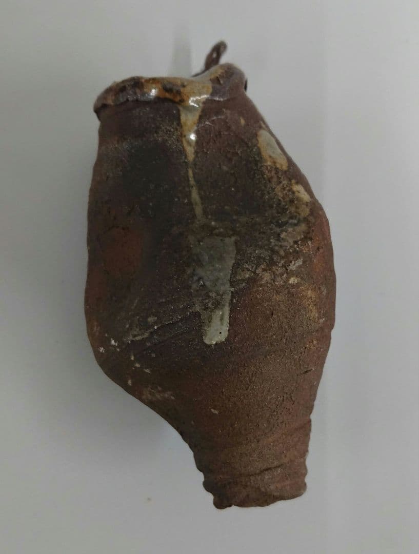 阿漕焼の掛花いれ