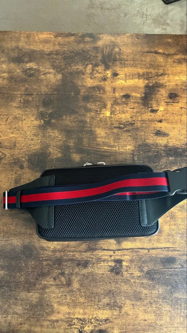 未使用　試着のみ　GUCCI ショルダーバッグ GGスプリーム　ブラック