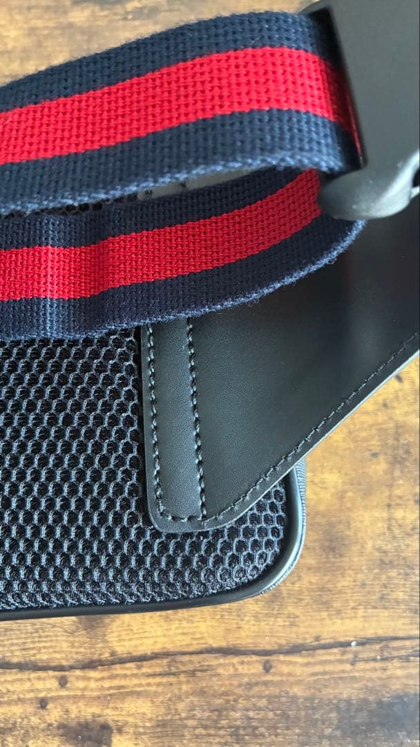 未使用　試着のみ　GUCCI ショルダーバッグ GGスプリーム　ブラック