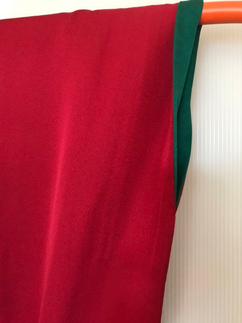 振袖　超美品　正絹　金糸と色刺繍　個性的　絞り柄