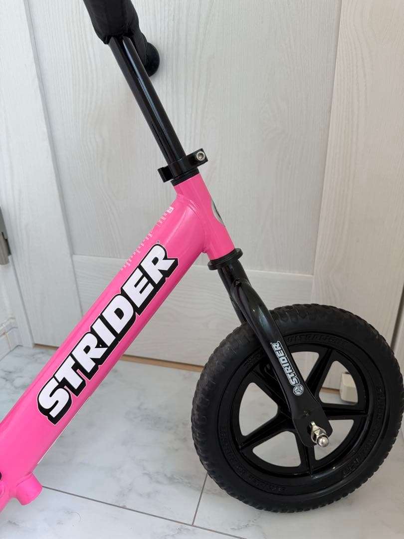 STRIDER バランスバイク ピンク　持ち運びカバー付き