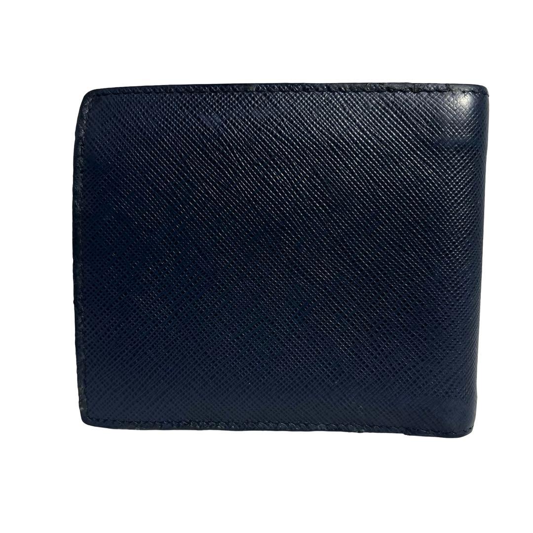 希少✨プラダ 二つ折り財布 サフィアーノレザー ロゴ金具 ネイビー ブルー