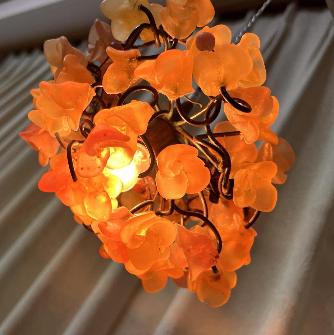 ユダライトランプ イエローとブラウンの花　ミハエルネグリン 点灯します。