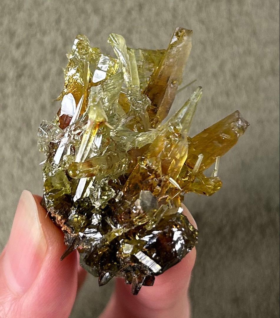 希少色 希少鉱物 ジンカイト 黄緑色結晶 天然石