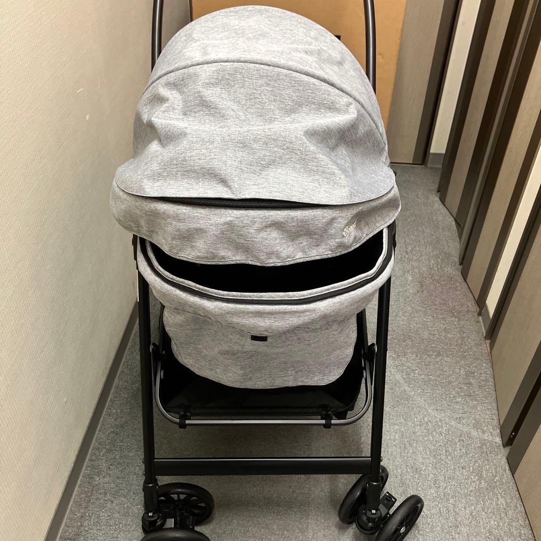 コンビ　コムペット　ミリクランライト　ペット用カート　小型犬、中型犬