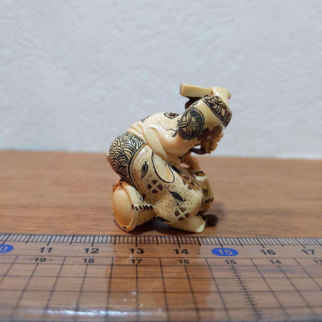 時代提げ物 彩色人物根付 天然素材 在銘【三番叟】高さ約3.9cm 重さ約20ｇ