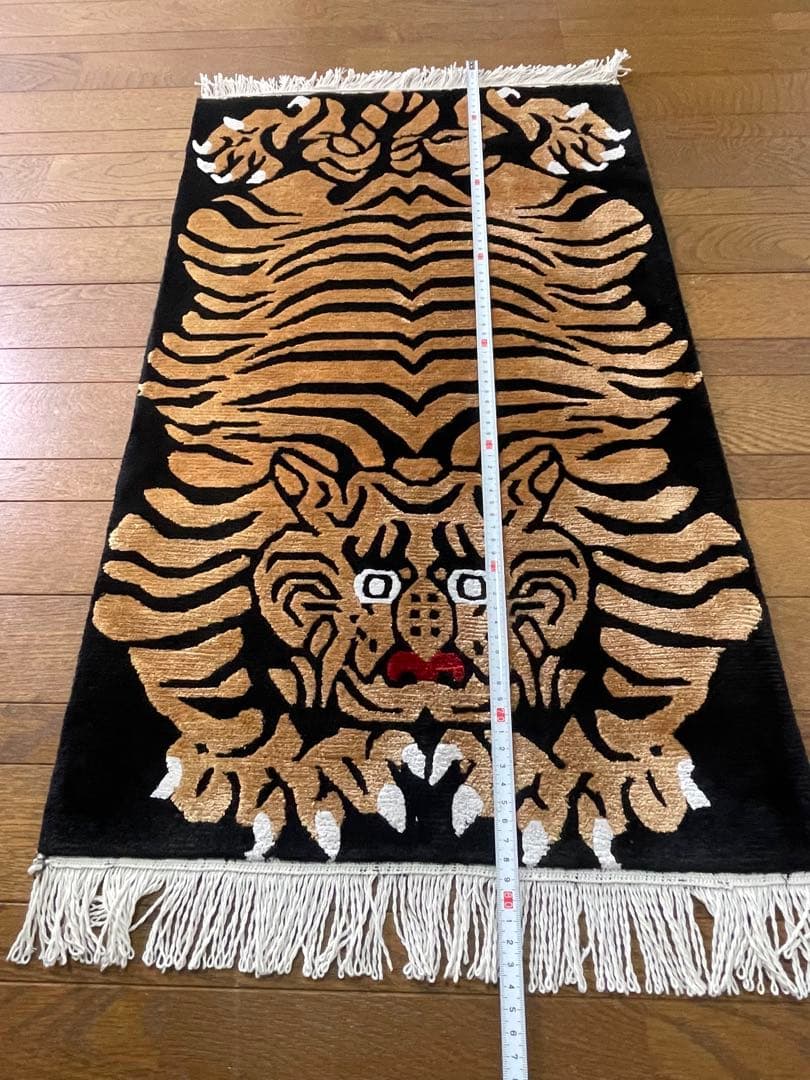 新品 本物 1点物 シルク素材 チベタンタイガーマット チベット絨毯84cm