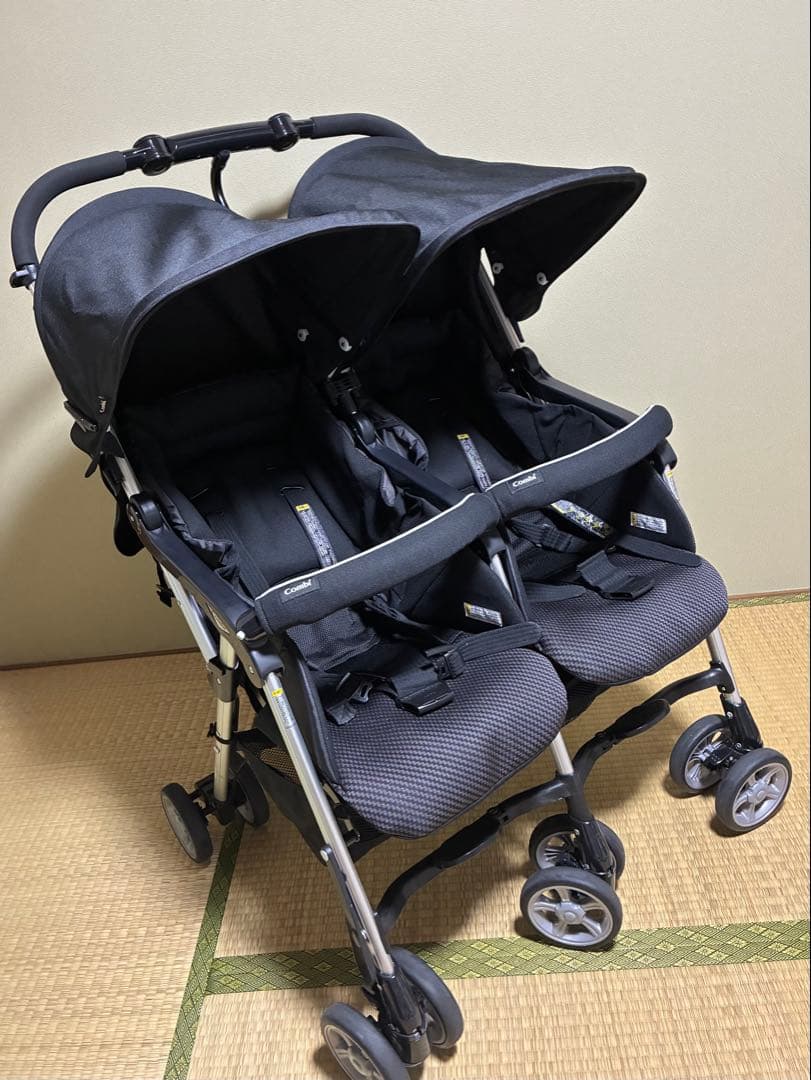 コンビ ブラック ツインスピン　二人乗りベビーカー　双子ベビーカー