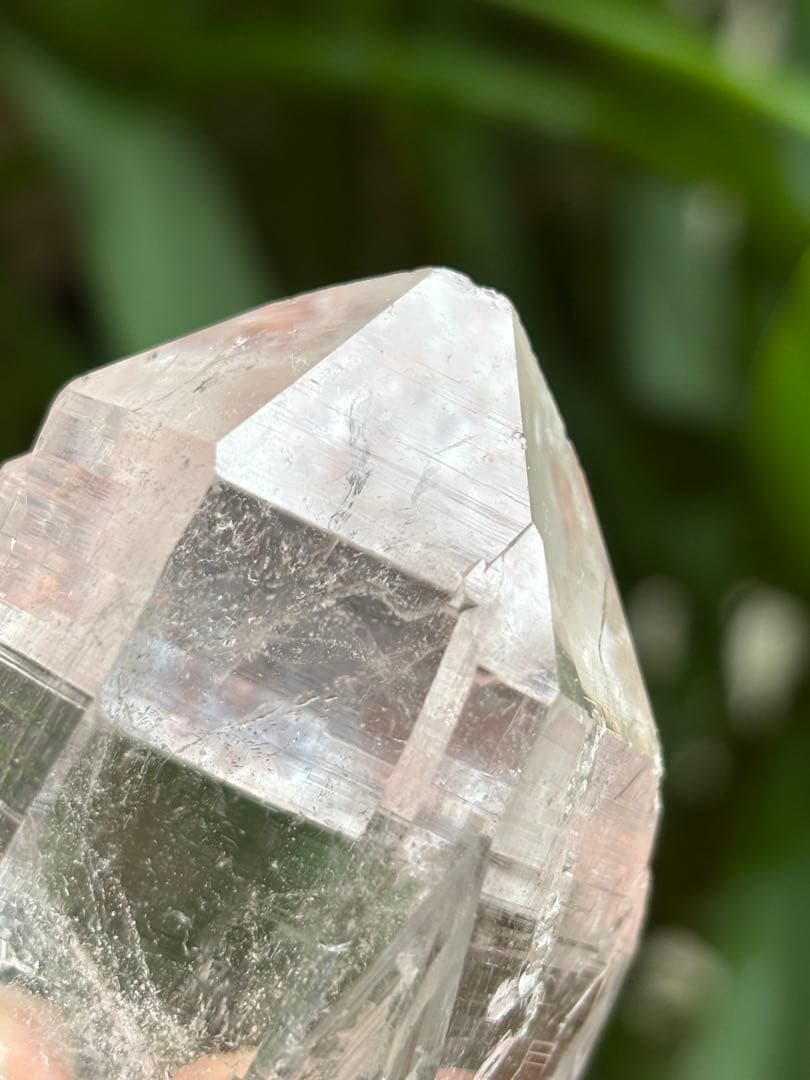 インド　マニハール水晶ポイント134g 水のように氷のように透明　美しい