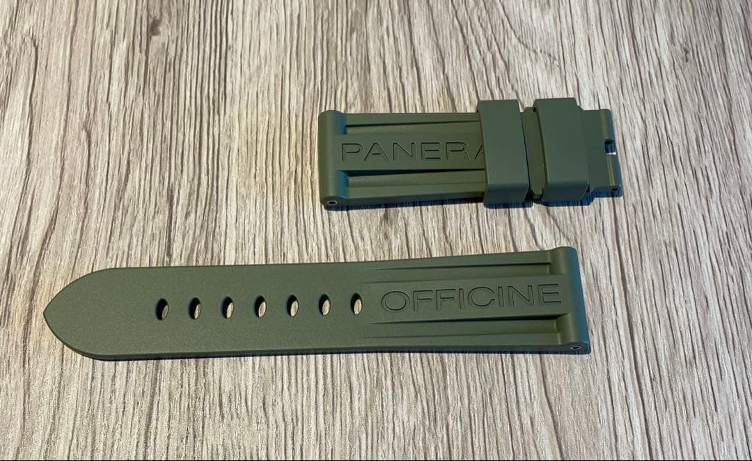 未使用PANERAI 純正ラバーベルト カーキ ルミノール44㎜ オリーブ