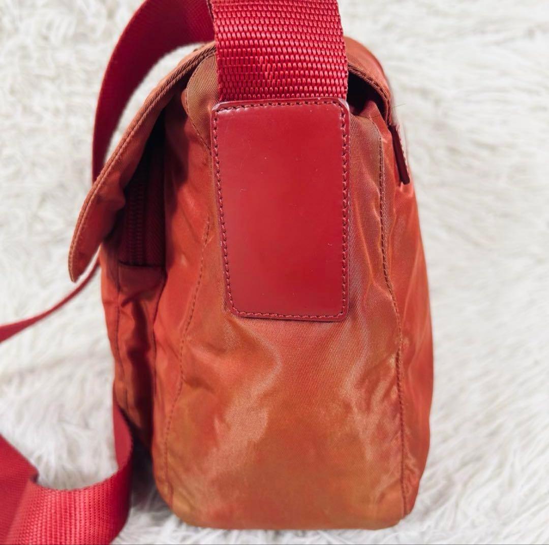 良品　PRADA　プラダ　ショルダーバッグ　ワンショルダーバッグ　赤　男女兼用
