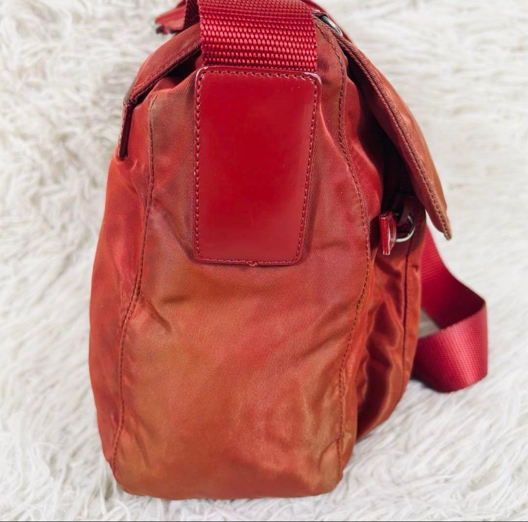 良品　PRADA　プラダ　ショルダーバッグ　ワンショルダーバッグ　赤　男女兼用