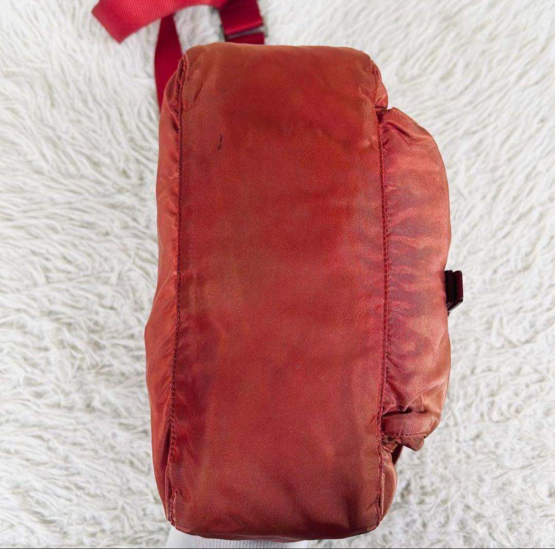 良品　PRADA　プラダ　ショルダーバッグ　ワンショルダーバッグ　赤　男女兼用