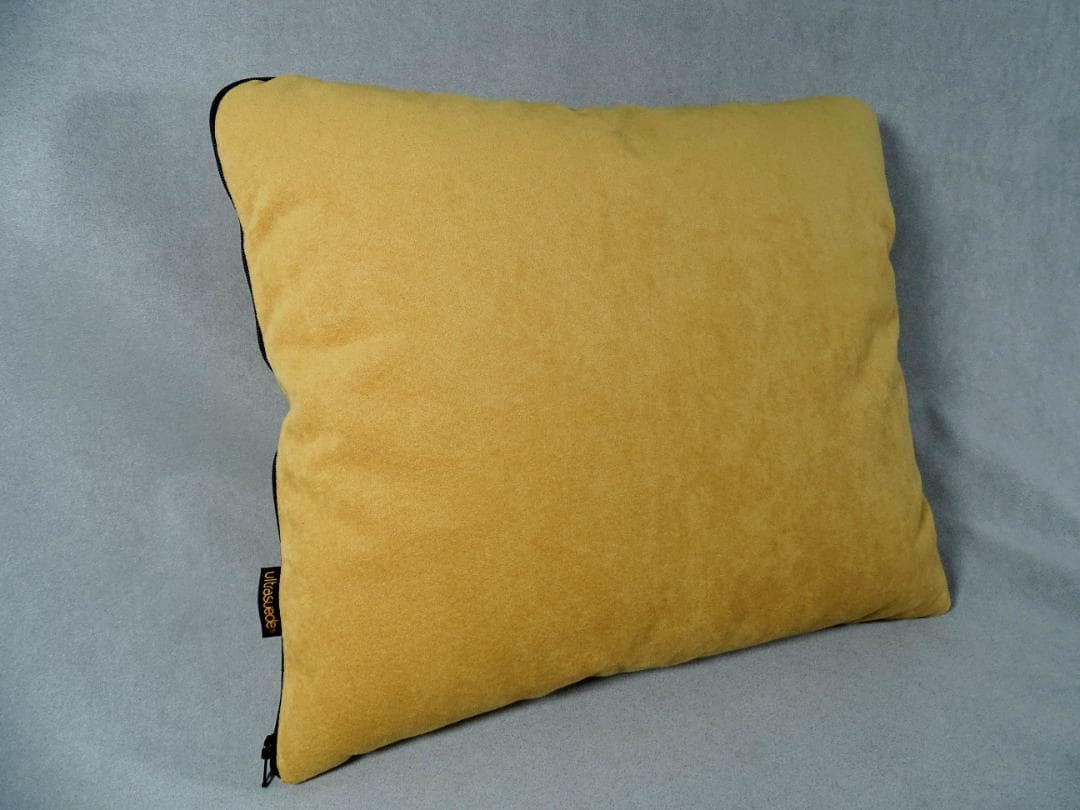 【正直ズルい】高級車内装素材で作ったクッション ダークベージュ