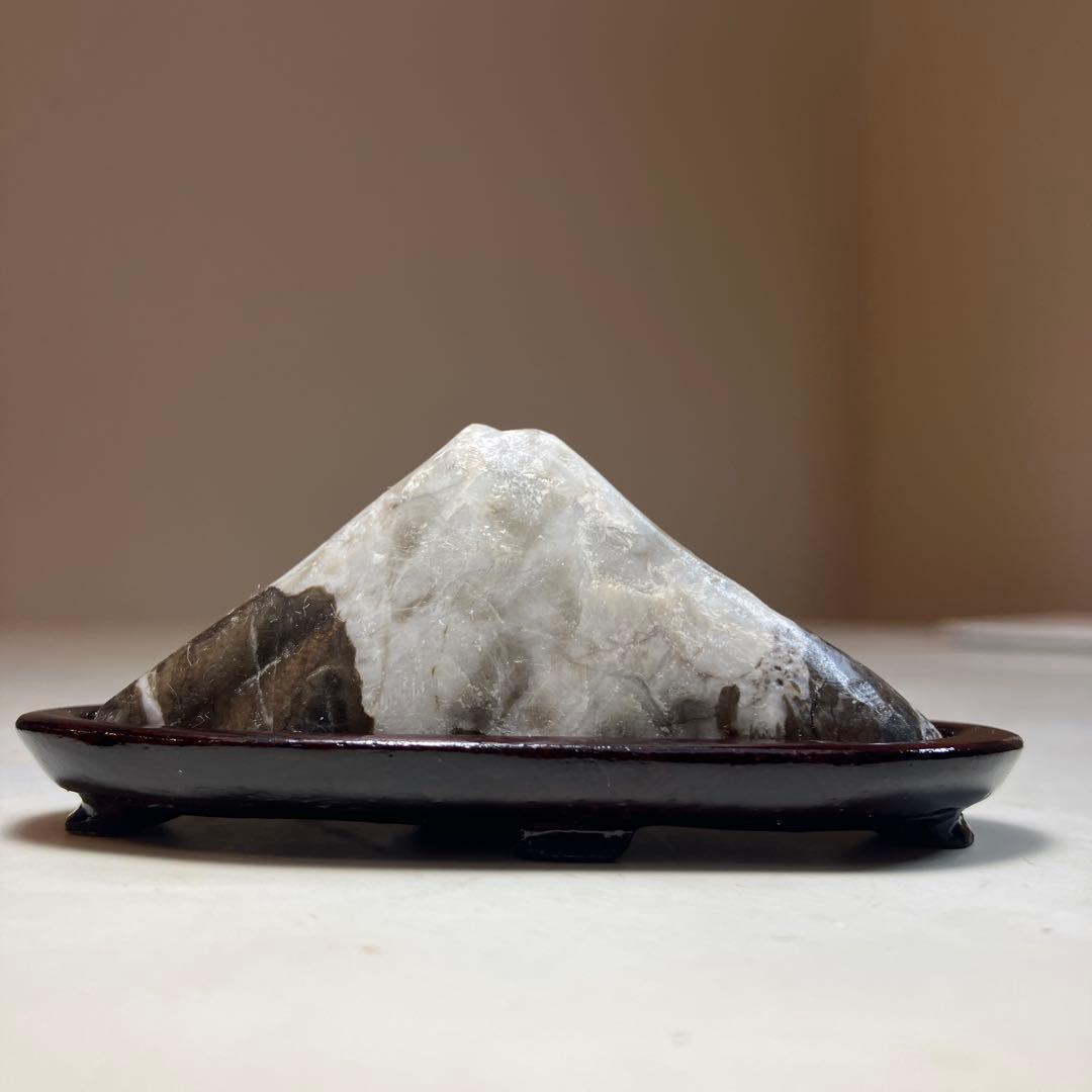 平*園様 富士山　山型水石 黒白のコントラスト