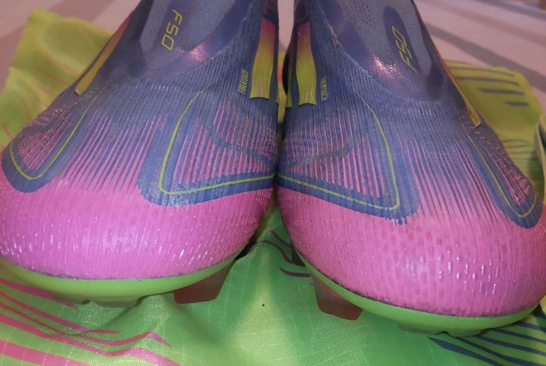 アディダスF50 レースレススパイク　FG 25.5cm