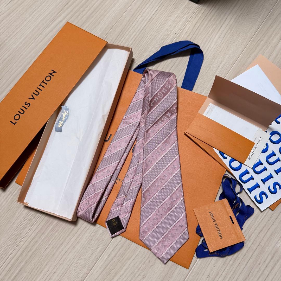 新品箱紙袋セット✨ヴィトンネクタイ　ヴィトン　ネクタイ　ピンク　ピンクネクタイ