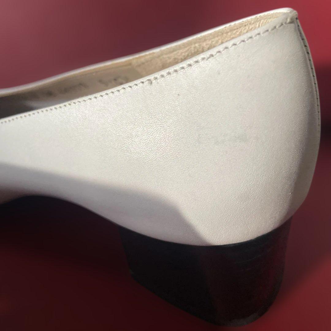 未使用✨Salvatore Ferragamo ホワイトパンプス　　　フェラガモ