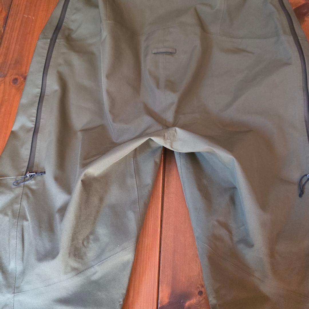 【パタゴニア】ビブパンツ スキーウェア スノーボードウェア (Mサイズ)