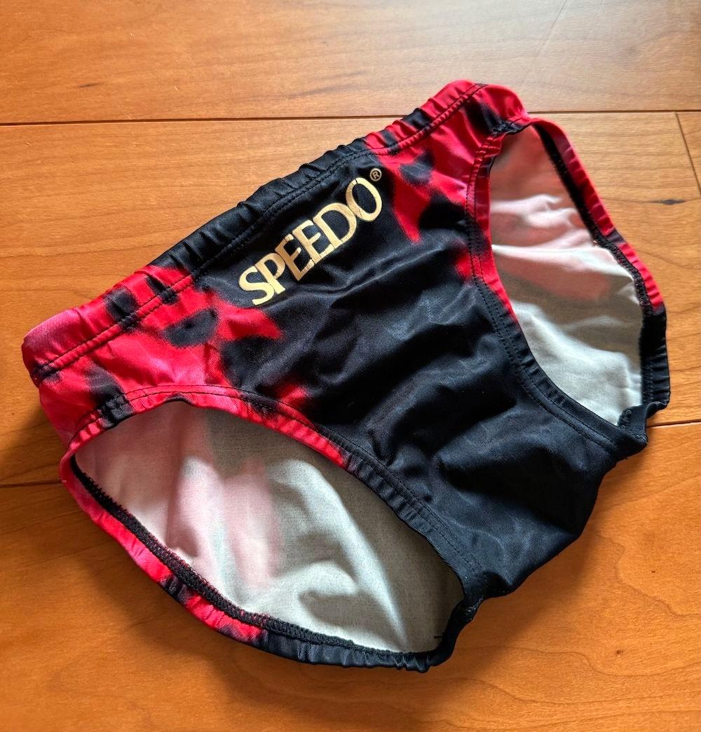 【美品】speedo アクアブレード ブラック×レッド S 光沢 ウロコ　競パン