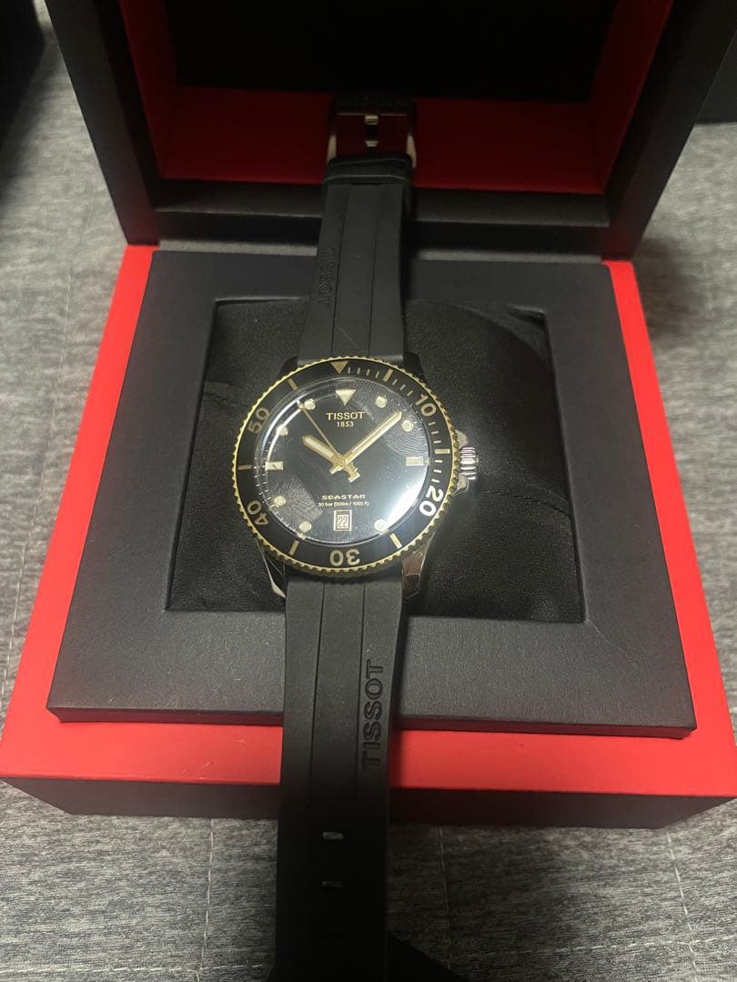 TISSOT Seastar 1000 黒 ラバーベルト　新春キャンペーン