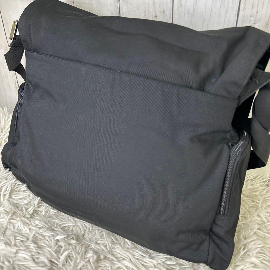 GUCCI ロゴ　ナイロン ショルダーバッグ　メッセンジャーバッグ　ブラック