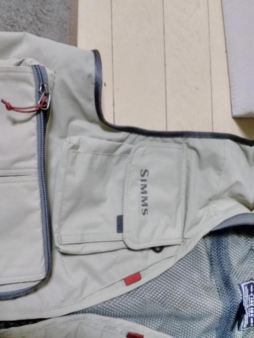 SIMMS フィッシングベスト ベージュ