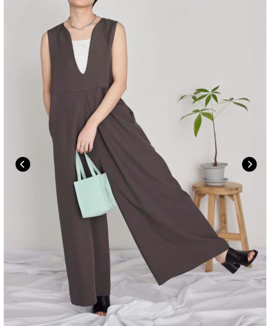 147 イチヨンナナ　深Vネックオールインワン