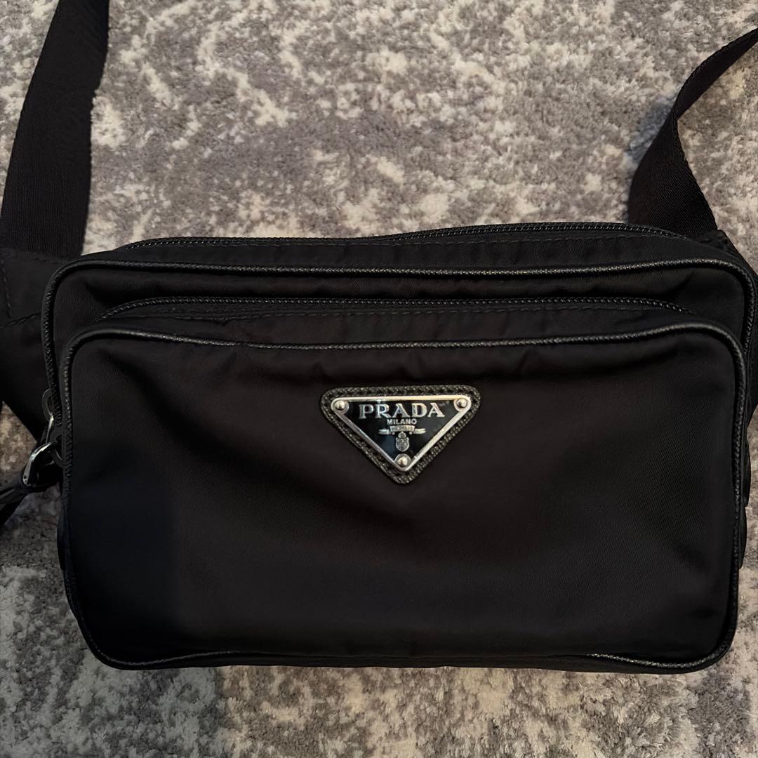 PRADA ボディバック