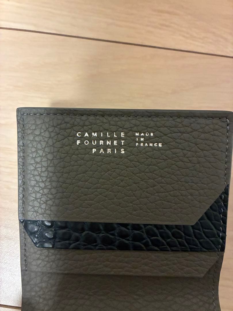 カミーユ・フォルネ　ウォレット　二つ折り財布　グレー