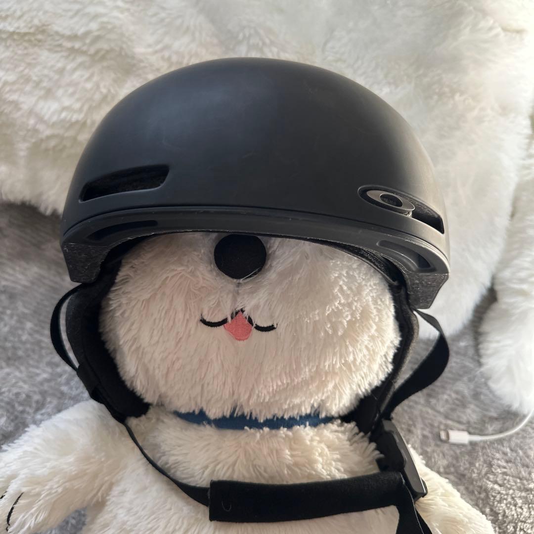 オークリーブラックヘルメット MODI