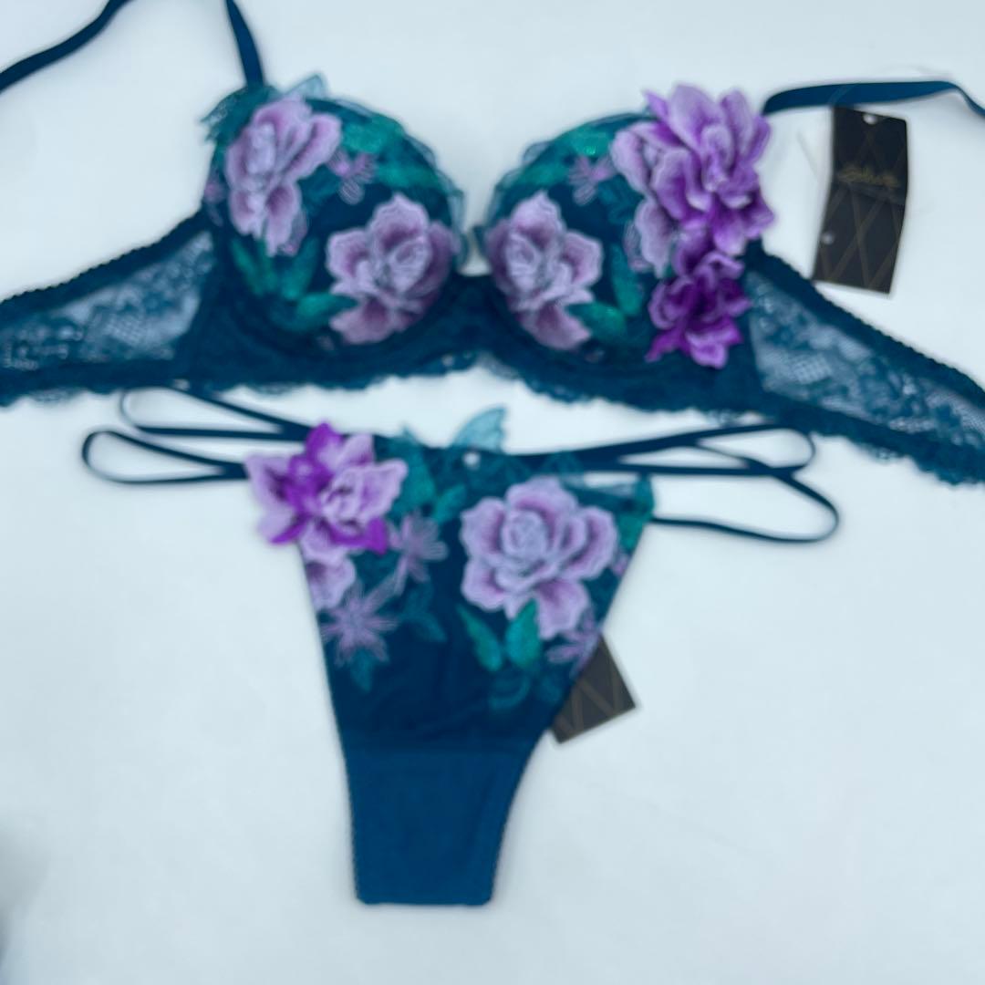 新品・タグ付き　ワコール　サルート８３G・ホリック　ブラジャーソングE70M