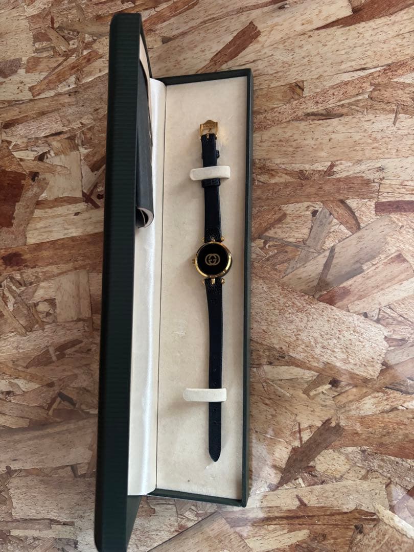 GUCCI ヴィンテージ腕時計 ブラックレザー　レディース