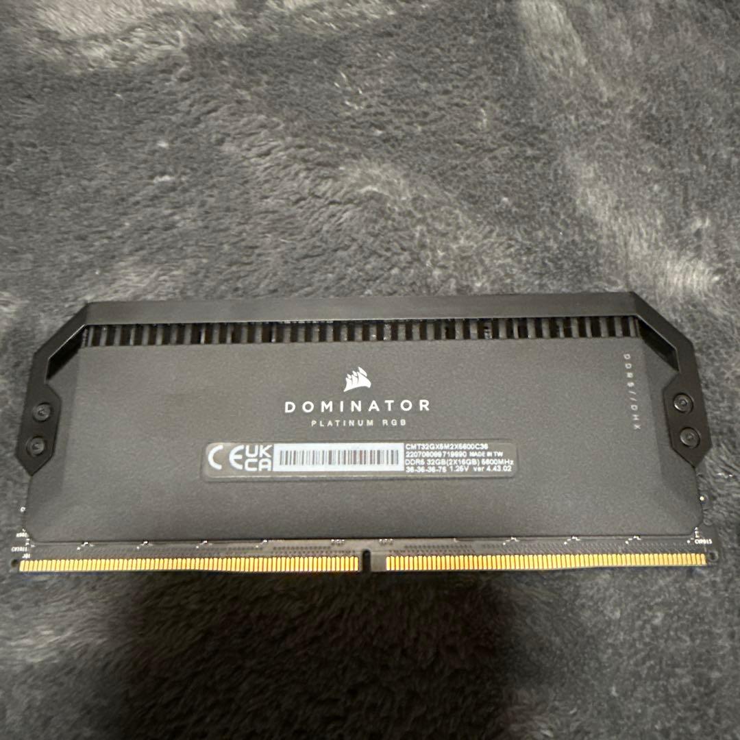 f*2様 DDR5　dominator platinum rgb 16gb 56